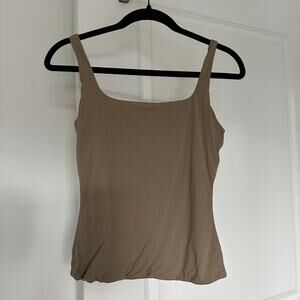 Alyth (L) Taupe Bubble Hem Built in Shelf Bra Workout Tank Top